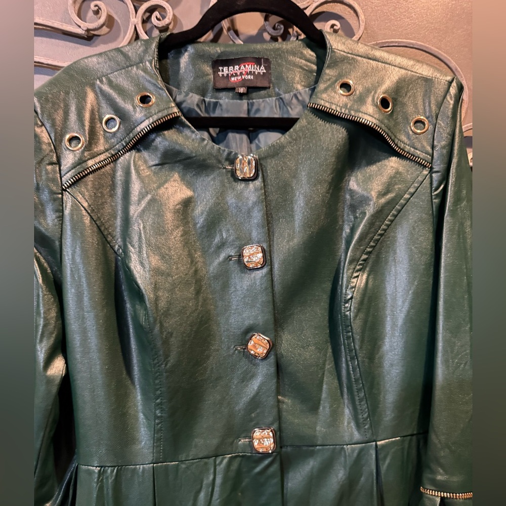 Vintage Women’s Terramina hunter green designer faux leather coat gold 16 - Picture 3 of 5